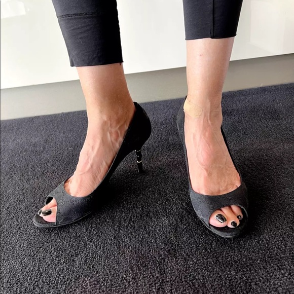 Authentic GUCCI Italy Bamboo Black LOGO Peep Toe Heels IT 39C/9 US - Picture 8 of 12